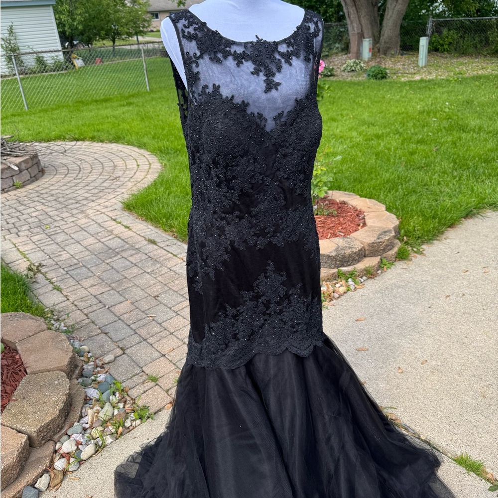 Clarisse Black Sleeveless Formal Dress